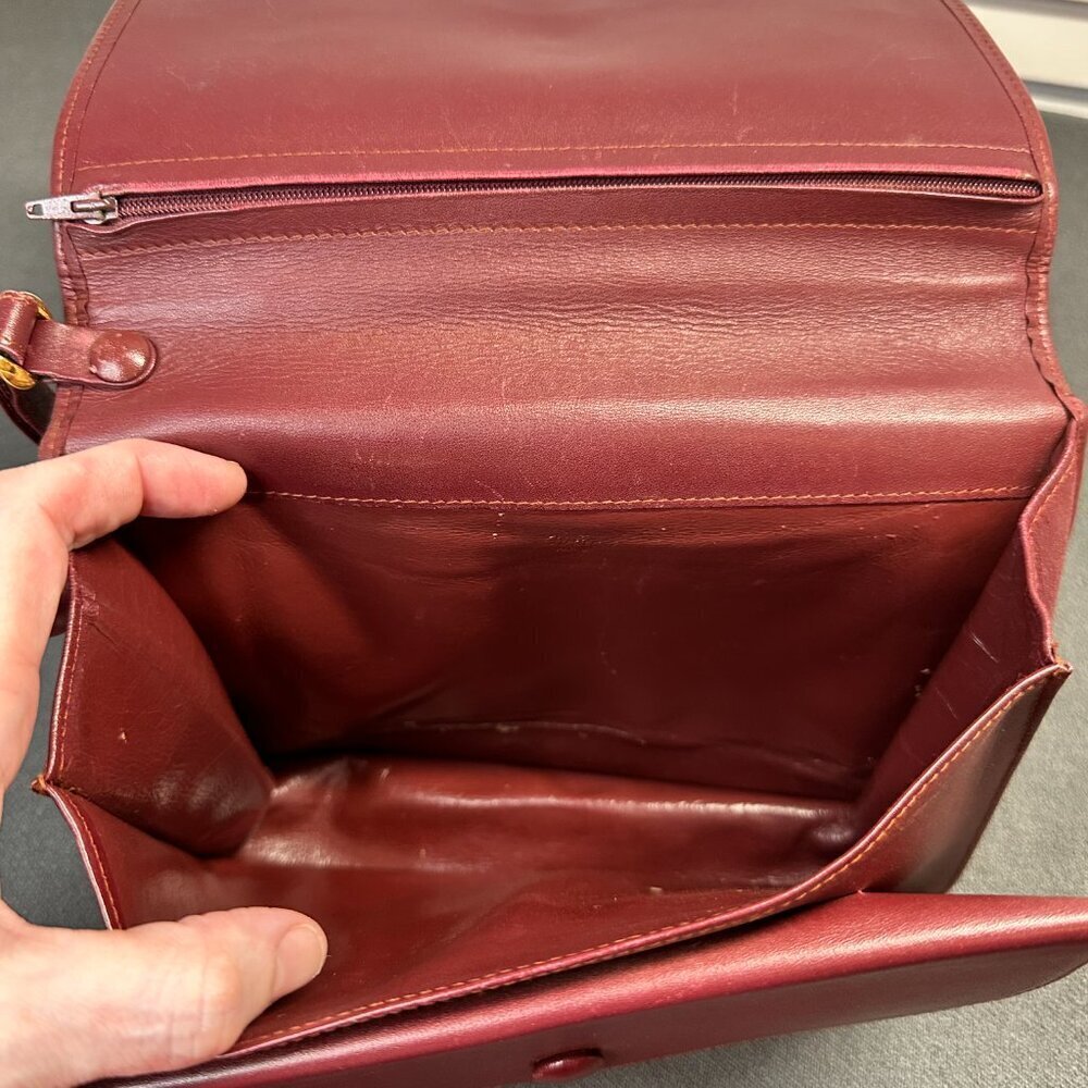 ✨ VINTAGE CARTIER CLUTCH BAG - RED BORDEAUX BURGUNDY LEATHER W/ GOLD HARDWARE ✨ - Picture 5 of 13